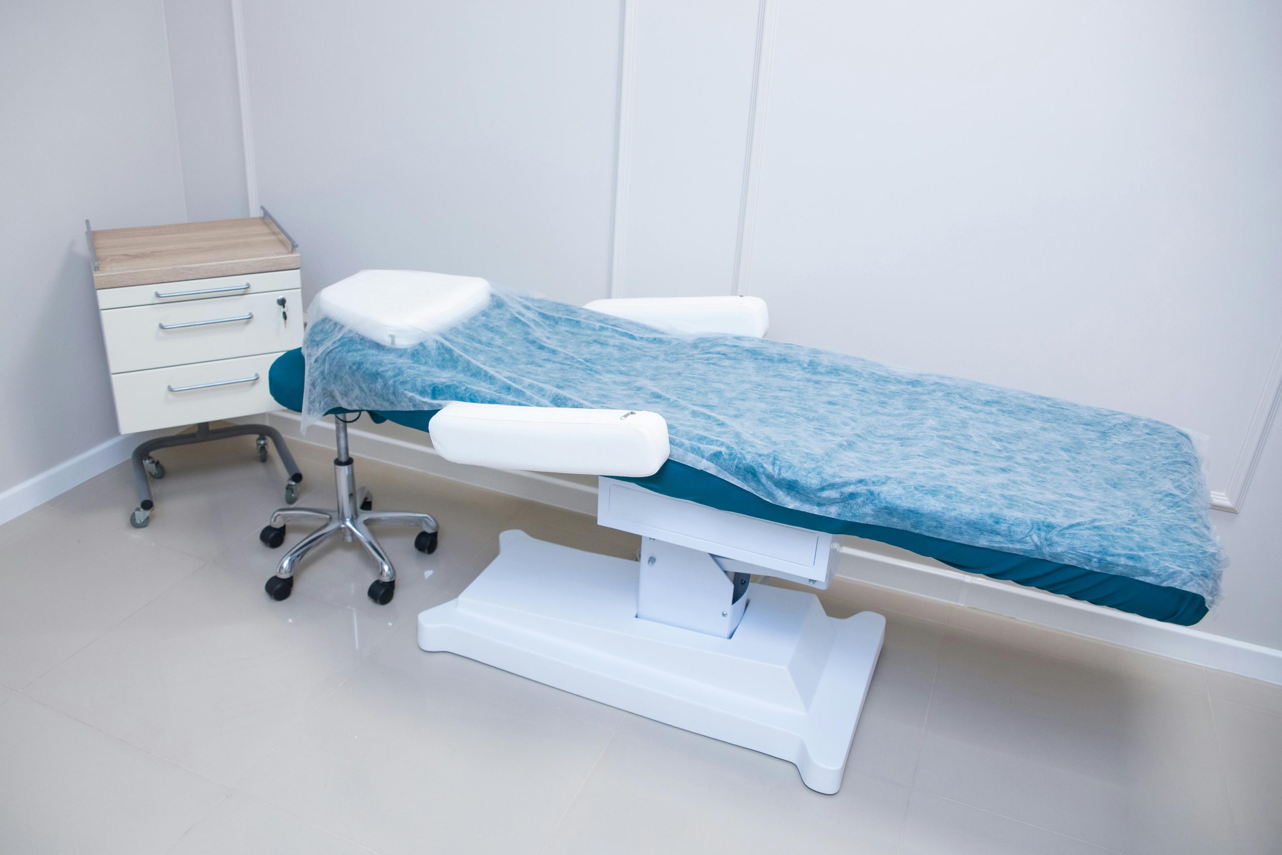 pexels photo 7789647 7789647 Sterile and modern medical examination room featuring adjustable bed and cabinet.
